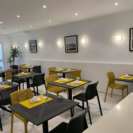 Life Suites 3*