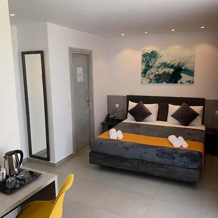 Life Suites 3*