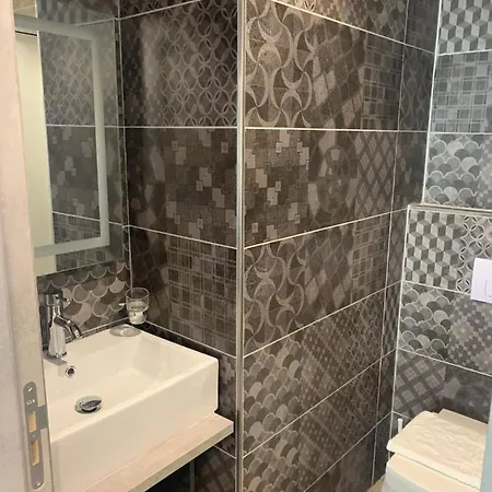 Life Suites 3*