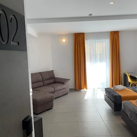 Life Suites 3*